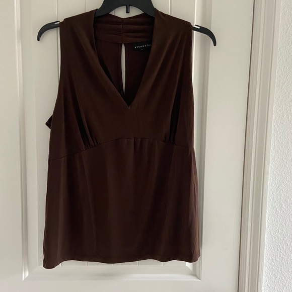 attention Tops - Sleeveless top